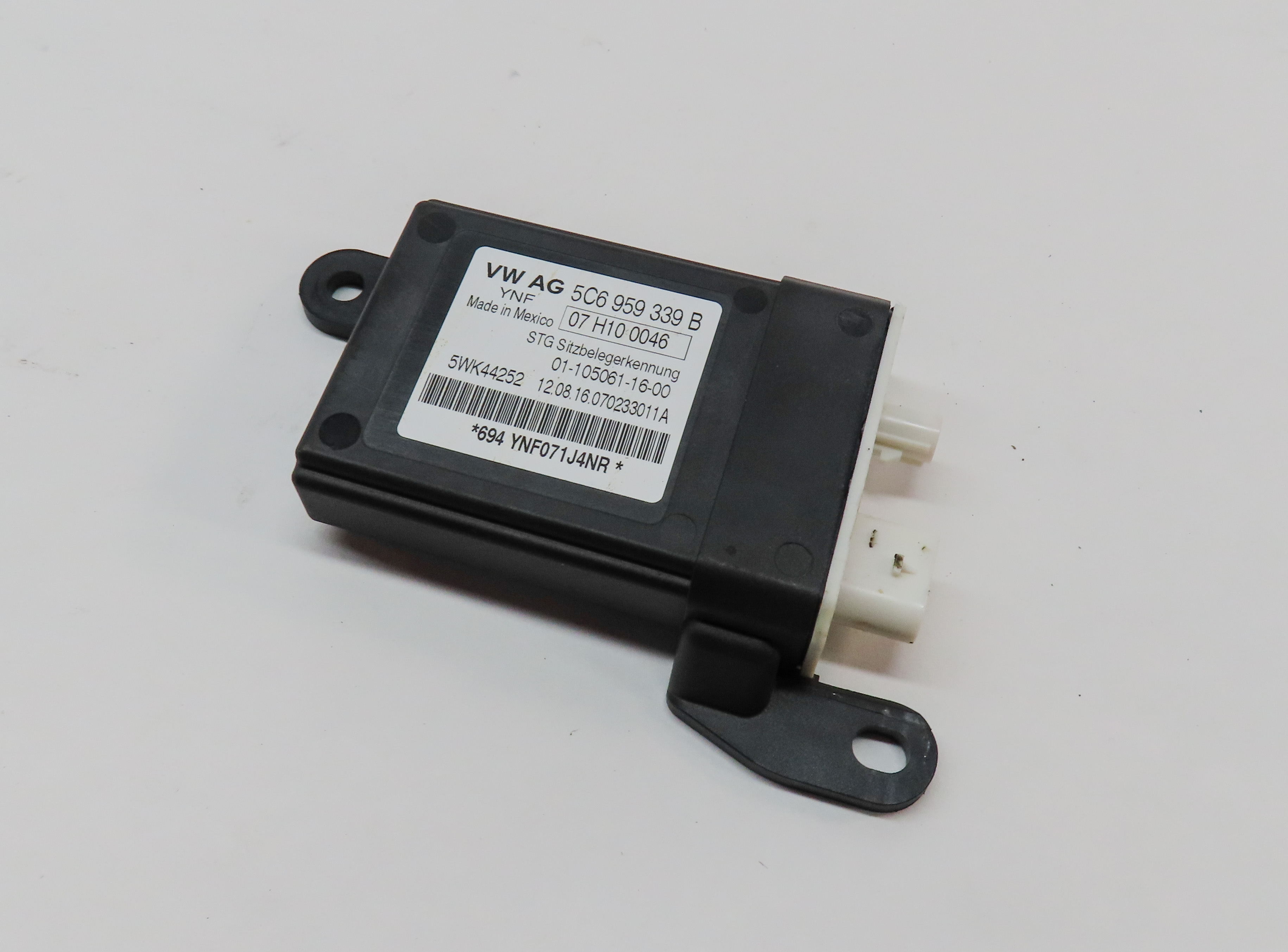 2017 AUDI A6 (C7 4G) FRONT RIGHT PASSENGER SEAT OCCUPANCY DETECTION MODULE — exact item pictured